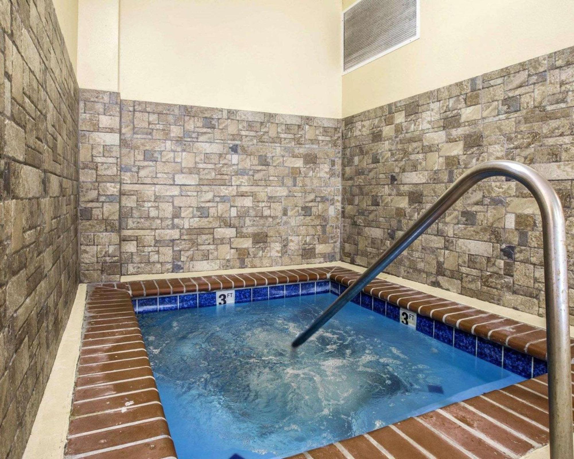 فندق كومفرت إن آند سويتس Rogersville المظهر الخارجي الصورة
